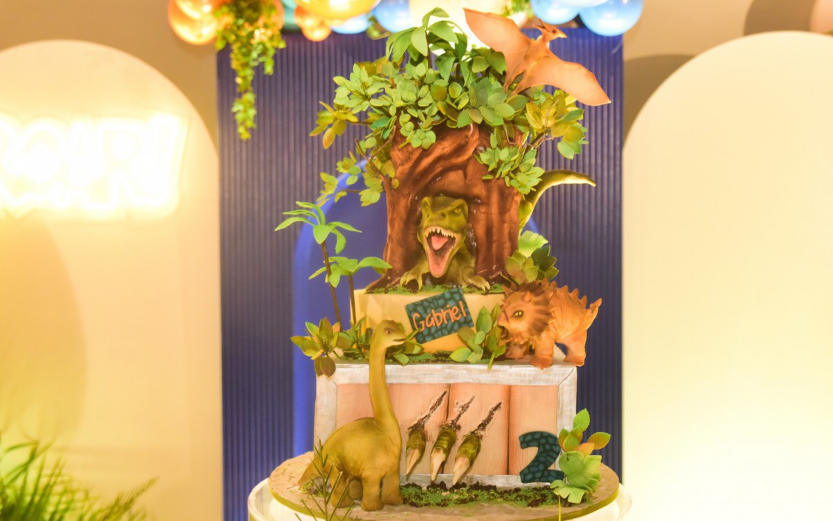 Fl&aacute;via Viana e Marcelo Zangrandi promovem festa de anivers&aacute;rio para o filho