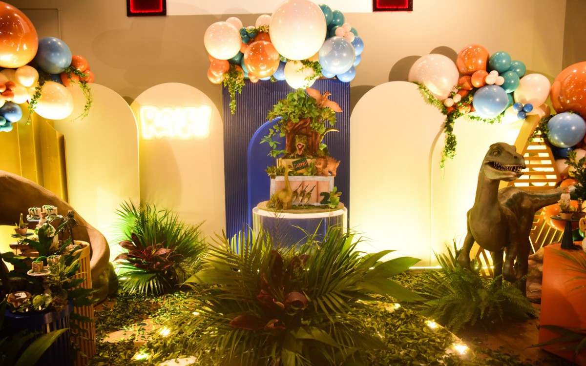 Fl&aacute;via Viana e Marcelo Zangrandi promovem festa de anivers&aacute;rio para o filho