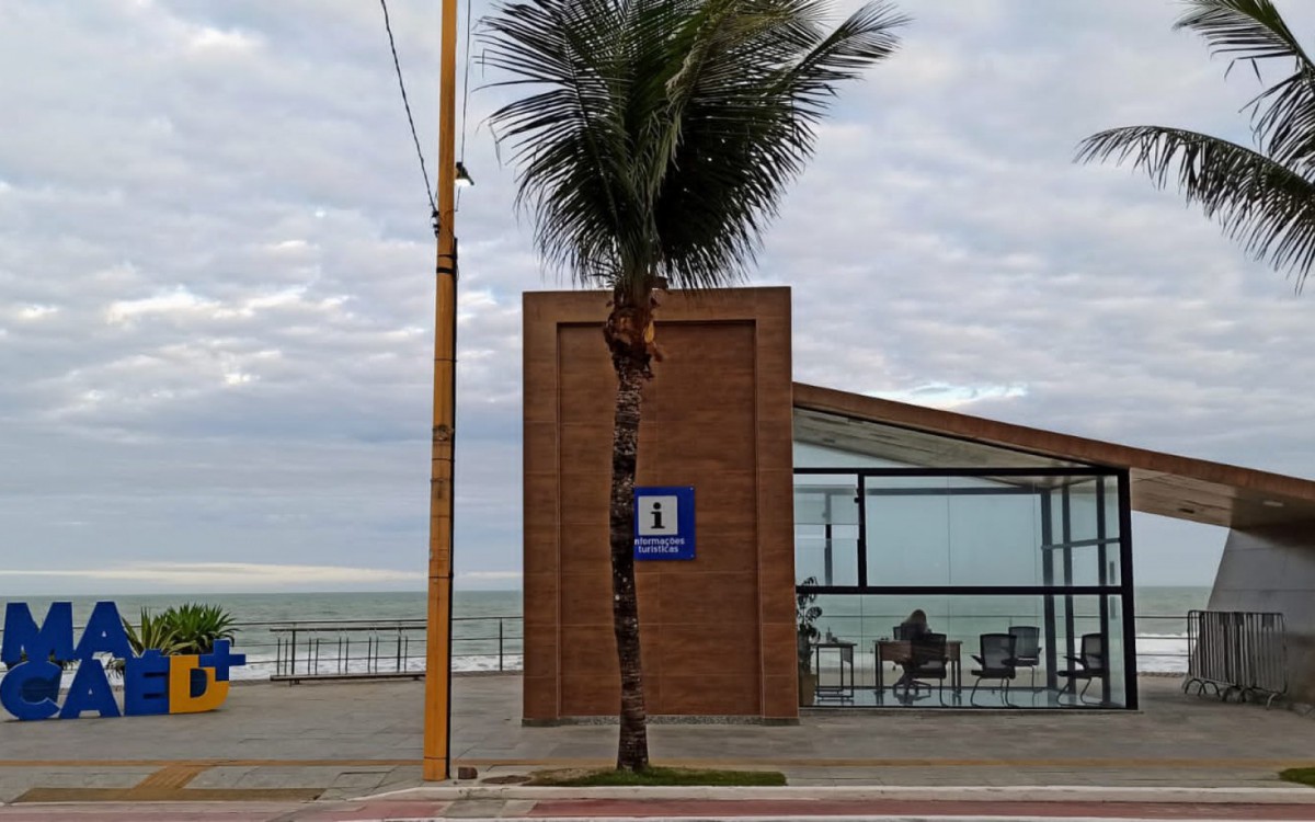 O Posto de Informa&ccedil;&otilde;es Tur&iacute;sticas de Maca&eacute;, na Orla da Praia dos Cavaleiros, vem conquistando mun&iacute;cipes e turistas, pela sua beleza arquitet&ocirc;nica e atendimento personalizado