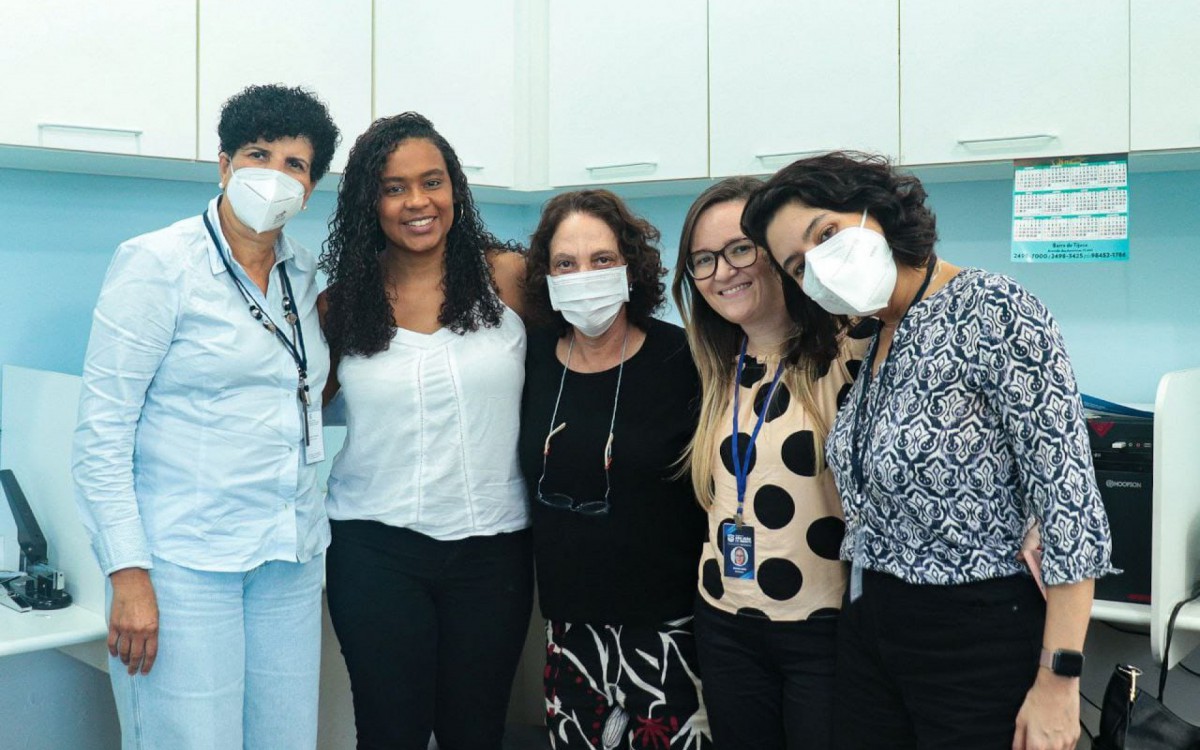 Da esquerda para a direita: Ana Izabel Pereira, enfermeira e representante do estado; D&eacute;bora Souza, enfermeira; Rosane Azevedo, coordenadora do Programa IST; Amanda Duarte, coordenadora do programa de combate &agrave; tuberculose e Pryscilla Souza,  assistente social e representante do estado