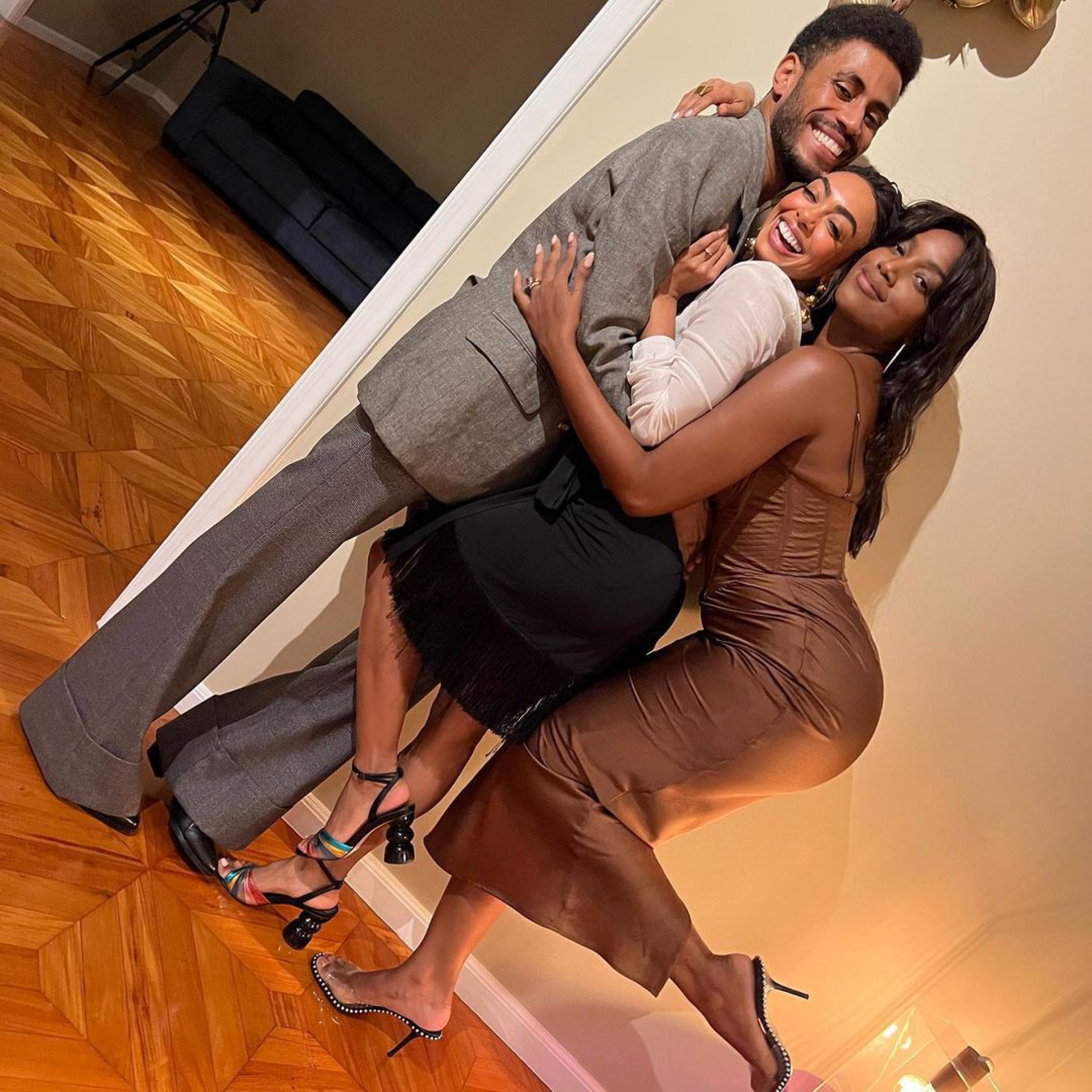 Ícaro Silva compartilha cliques com famosos em encontro na casa de Taís Araújo e Lázaro Ramos - Reprodução Internet