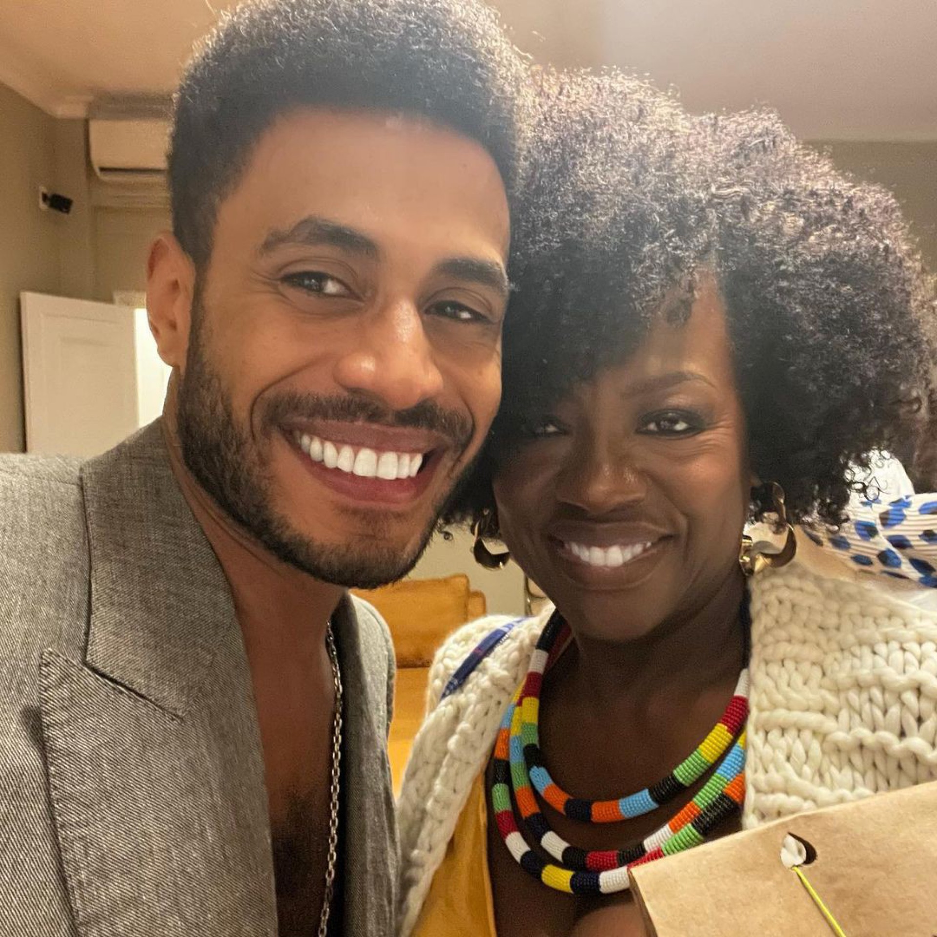 Ícaro Silva compartilha cliques com famosos em encontro na casa de Taís Araújo e Lázaro Ramos - Reprodução Internet