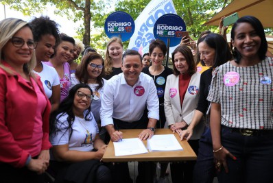 Rodrigo Neves assina carta-compromisso com o grupo Mulheres do Brasil