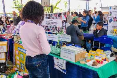 Alunos de Mesquita mostram projetos e pesquisas na 2ª Feira Municipal de Ciências