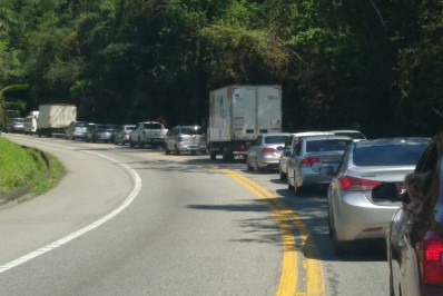 Congestionamento na BR 101 na altura de Muriqui