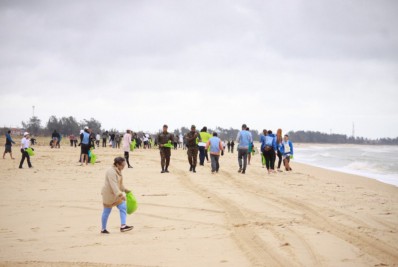 Dia Mundial de Limpeza de Praia reuniu 150 voluntários para limpar trecho da orla sanjoanense