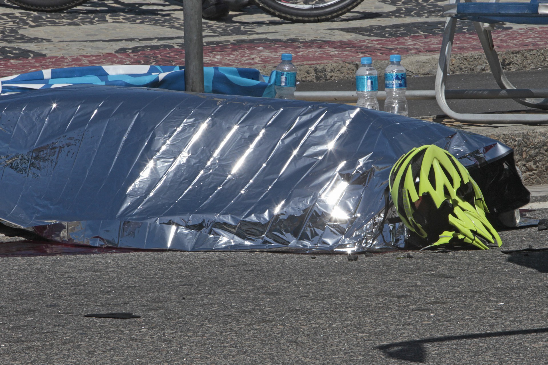 Homem foi morto após ser atropelado por um ônibus enquanto andava de bicicleta na Praia do Leblon - Reginaldo Pimenta / Agencia O Dia