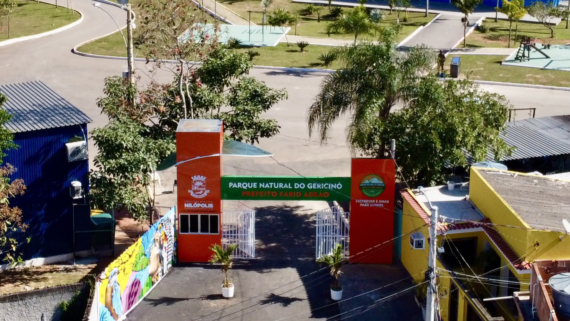 O Rap vai embalar a inaugura&ccedil;&atilde;o do painel de 100 metros com artes em grafite nos muros na entrada do parque, realiza&ccedil;&atilde;o do projeto Baixada Arte Urbana (BAU) - Divulga&ccedil;&atilde;o