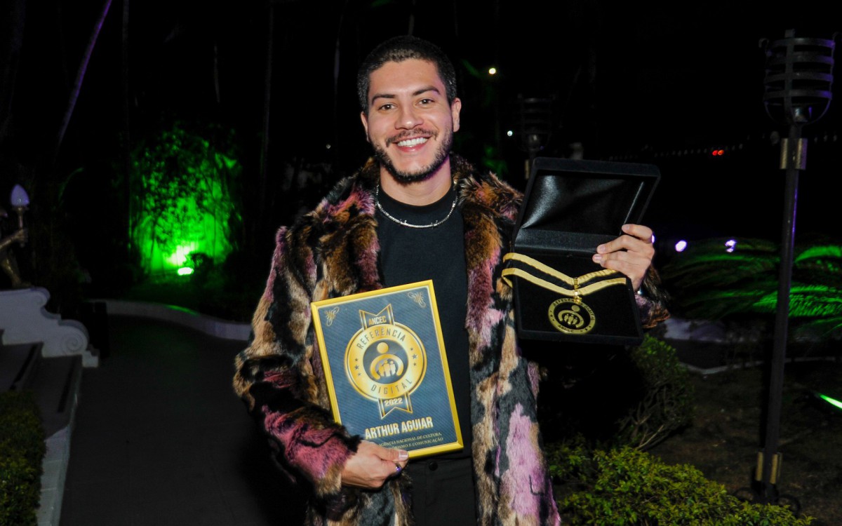 Arthur Aguiar foi premiado na cerim&ocirc;nia do Selo Refer&ecirc;ncia Nacional, nesta segunda-feira, em S&atilde;o Paulo
