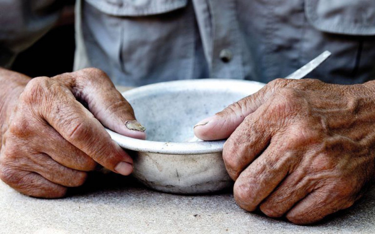 Em 2019, a taxa de inseguran&ccedil;a alimentar entre os mais pobres era de 53% e subiu para 75% em 2021, aponta estudo da FGV