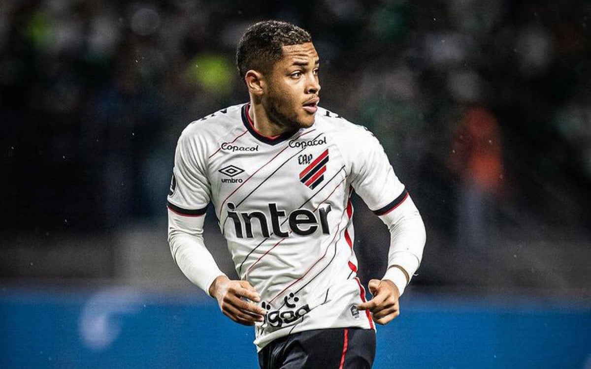 Vitor Roque, de 18 anos, &eacute; promessa do futebol brasileiro