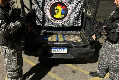 Polícia prende dois suspeitos com drogas no Jacarezinho