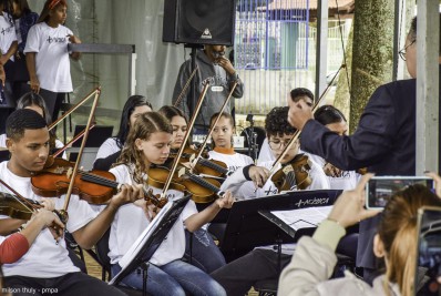 + Música Paty faz primeira apresentação para o público