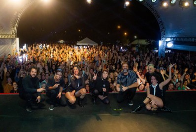 MPBúzios reúne milhares de pessoas neste fim de semana na Praça da Ferradura e chama atenção pela qualidade musical e organização 