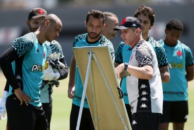 Vasco tem confrontos diretos para encaminhar volta à Série A ou complicar 