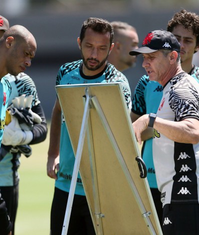 Técnico Jorginho terá dura missão com o Vasco, contra o Cruzeiro