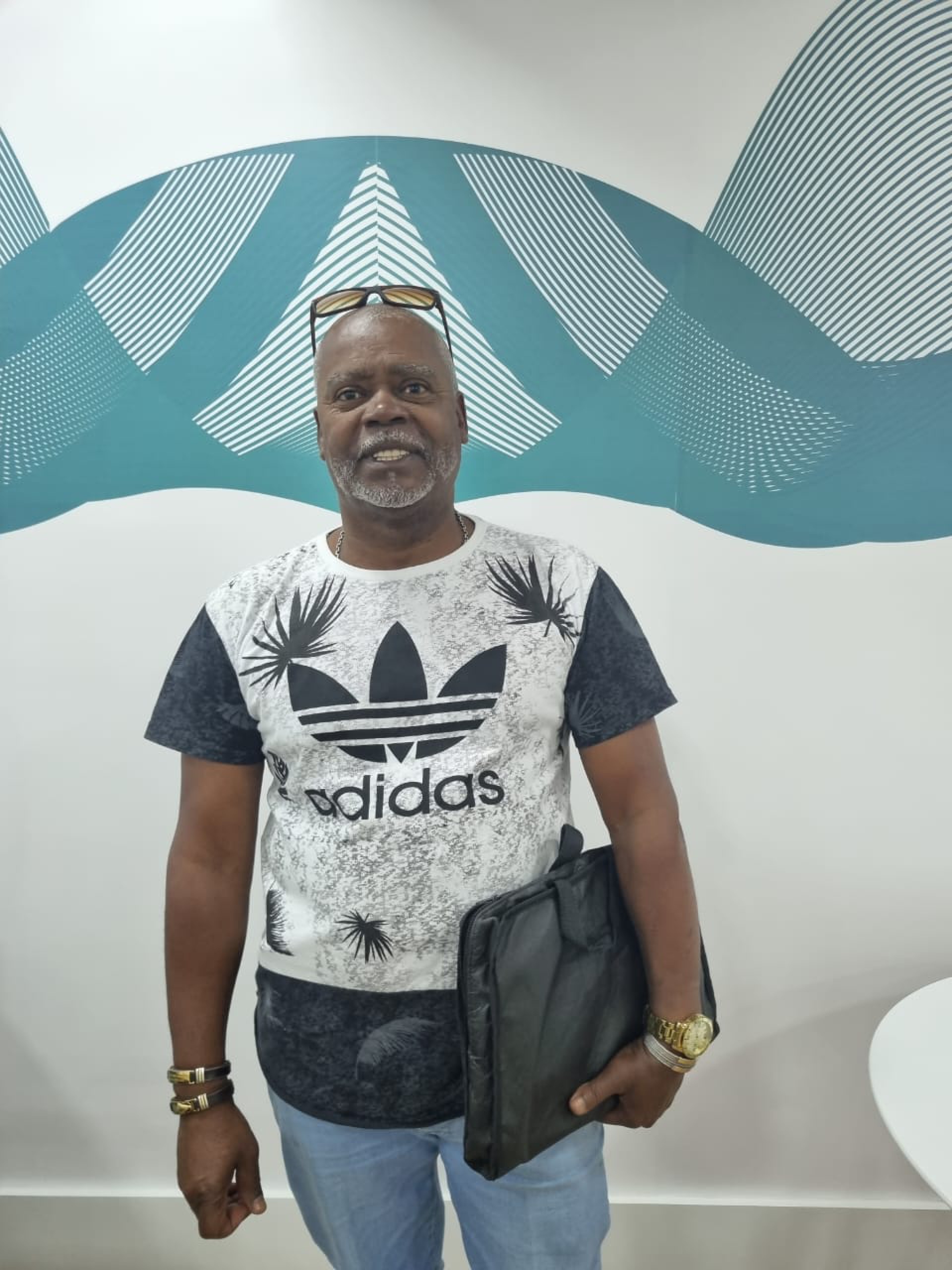 Edimilson Monteiro, aposentado de 61 anos, foi o primeiro cliente da loja - Divulgação