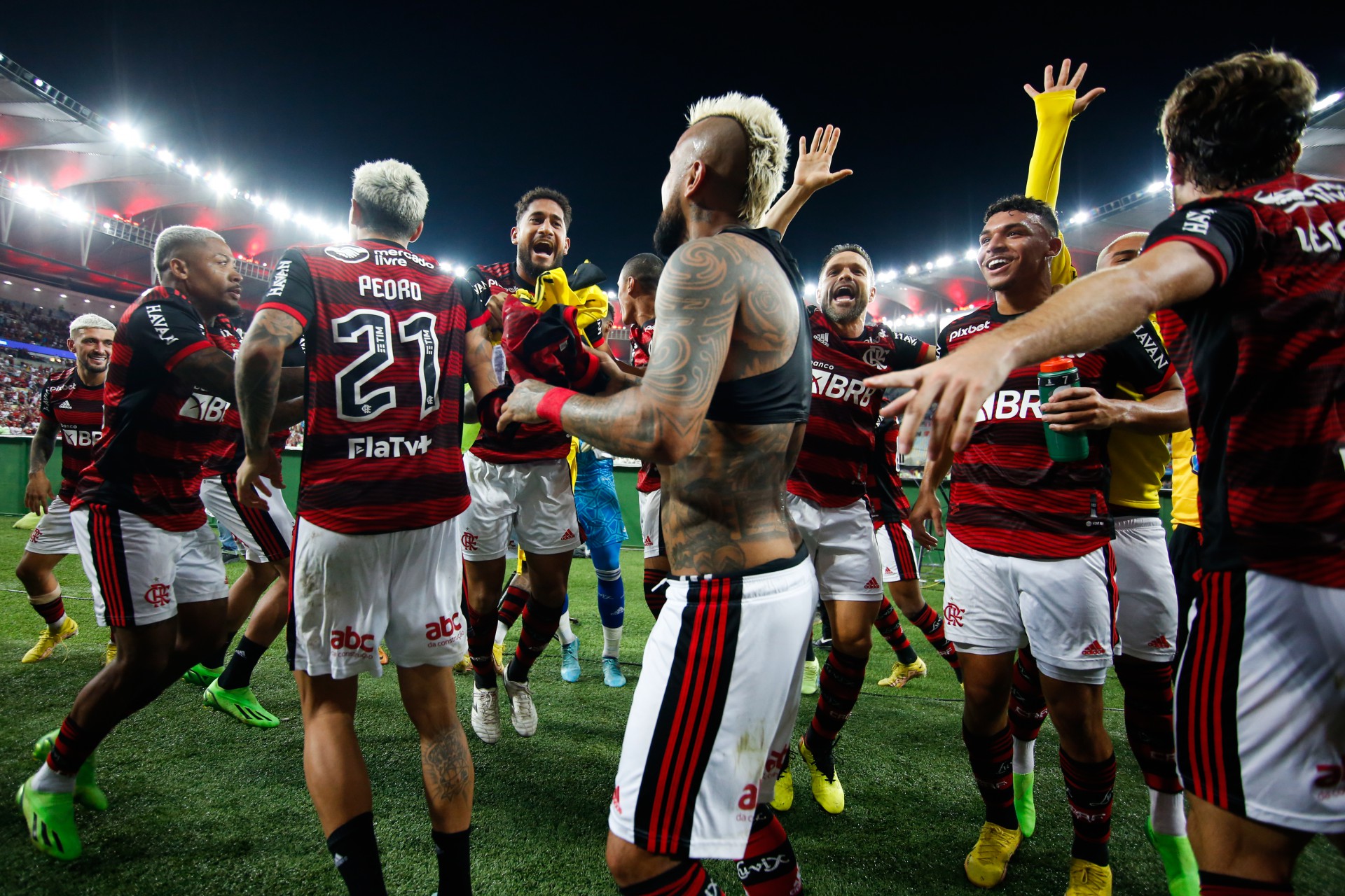 Festa dos jogadores após classificação para a final - Gilvan de Souza / Flamengo