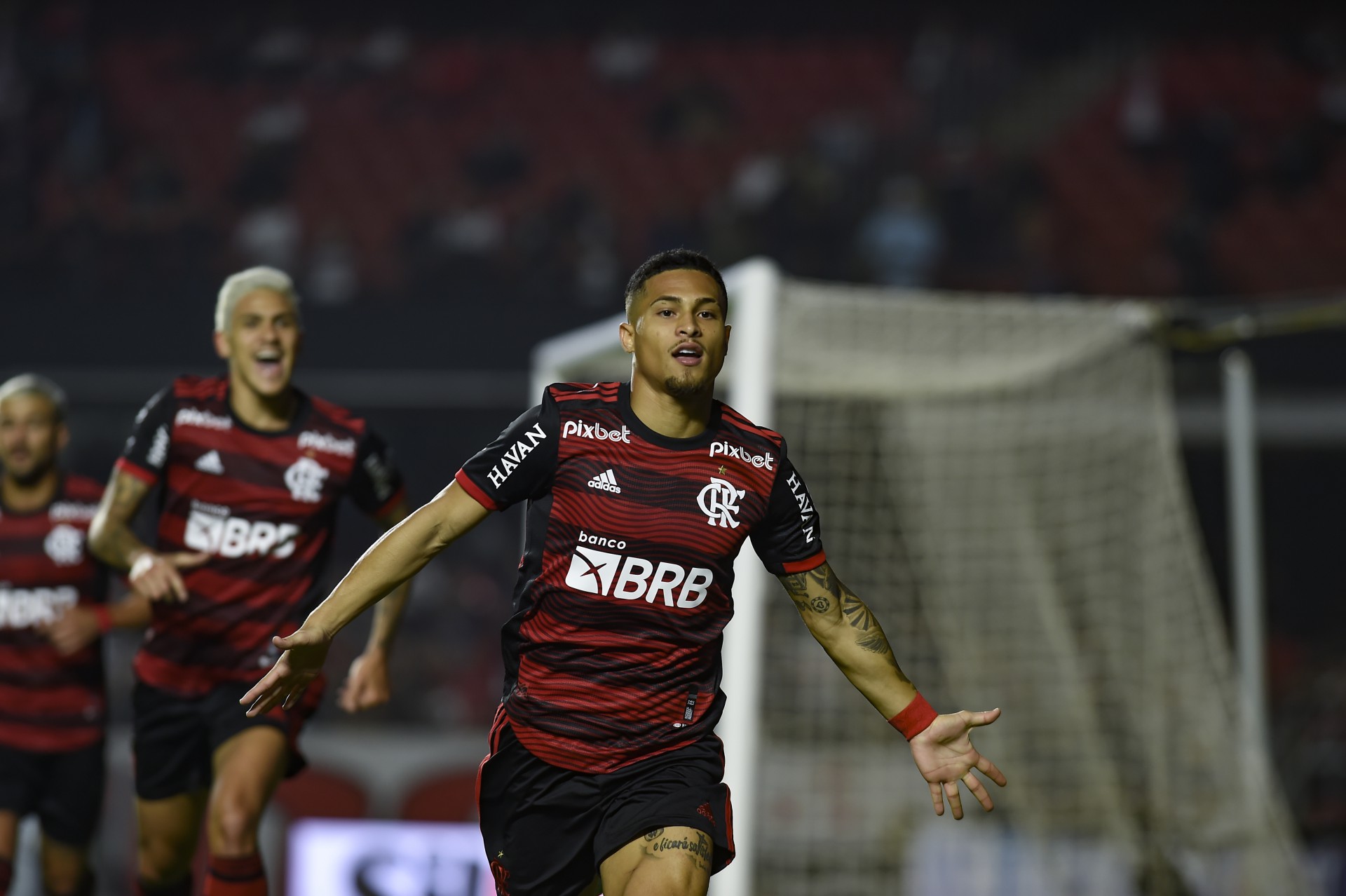 Cria da base, João Gomes se agigantou e se tornou fundamental - Marcelo Cortes / Flamengo