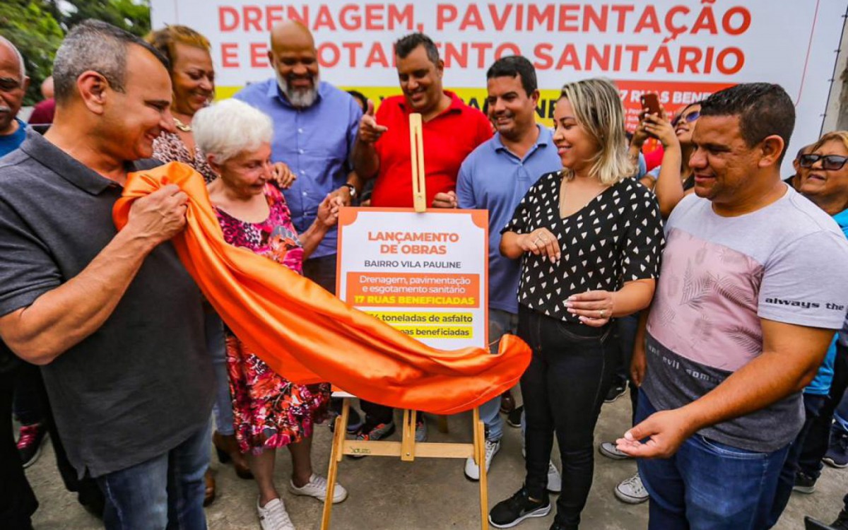 Prefeito Waguinho descerrou a placa do lan&ccedil;amento de obras no bairro Vila Pauline