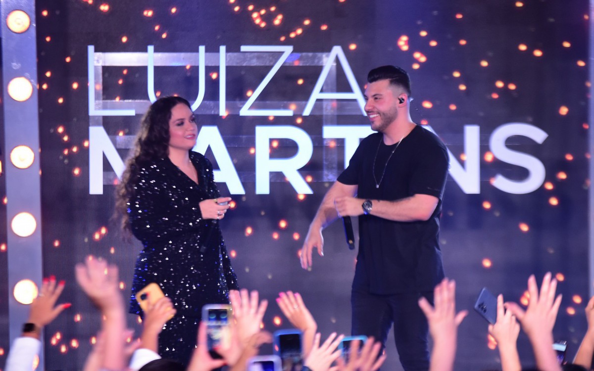 Luiza Martins recebe Murilo Huff, ex de Mar&iacute;lia Mendon&ccedil;a