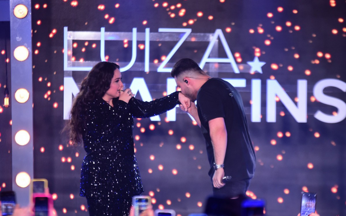 Luiza Martins recebe Murilo Huff, ex de Mar&iacute;lia Mendon&ccedil;a