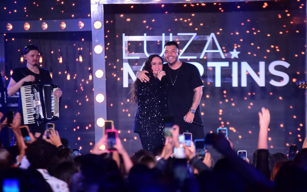 Luiza Martins recebe Murilo Huff, ex de Mar&iacute;lia Mendon&ccedil;a