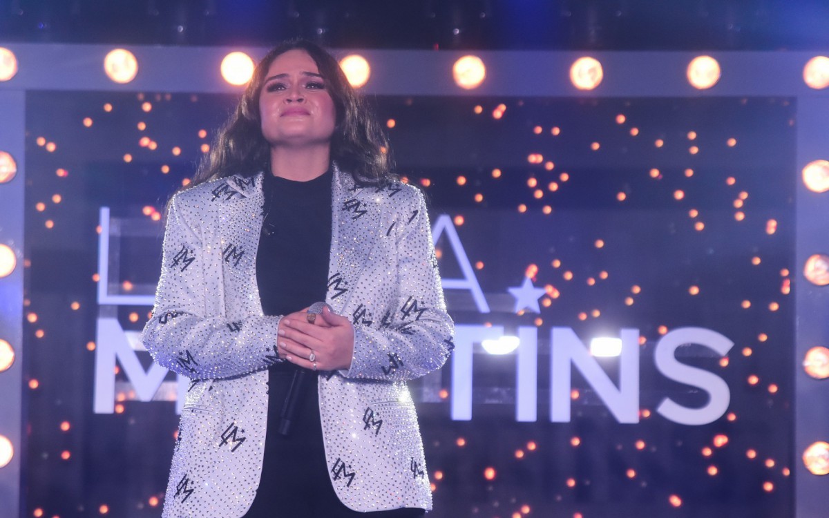 Luiza Martins se emociona em homenagem para Maur&iacute;lio