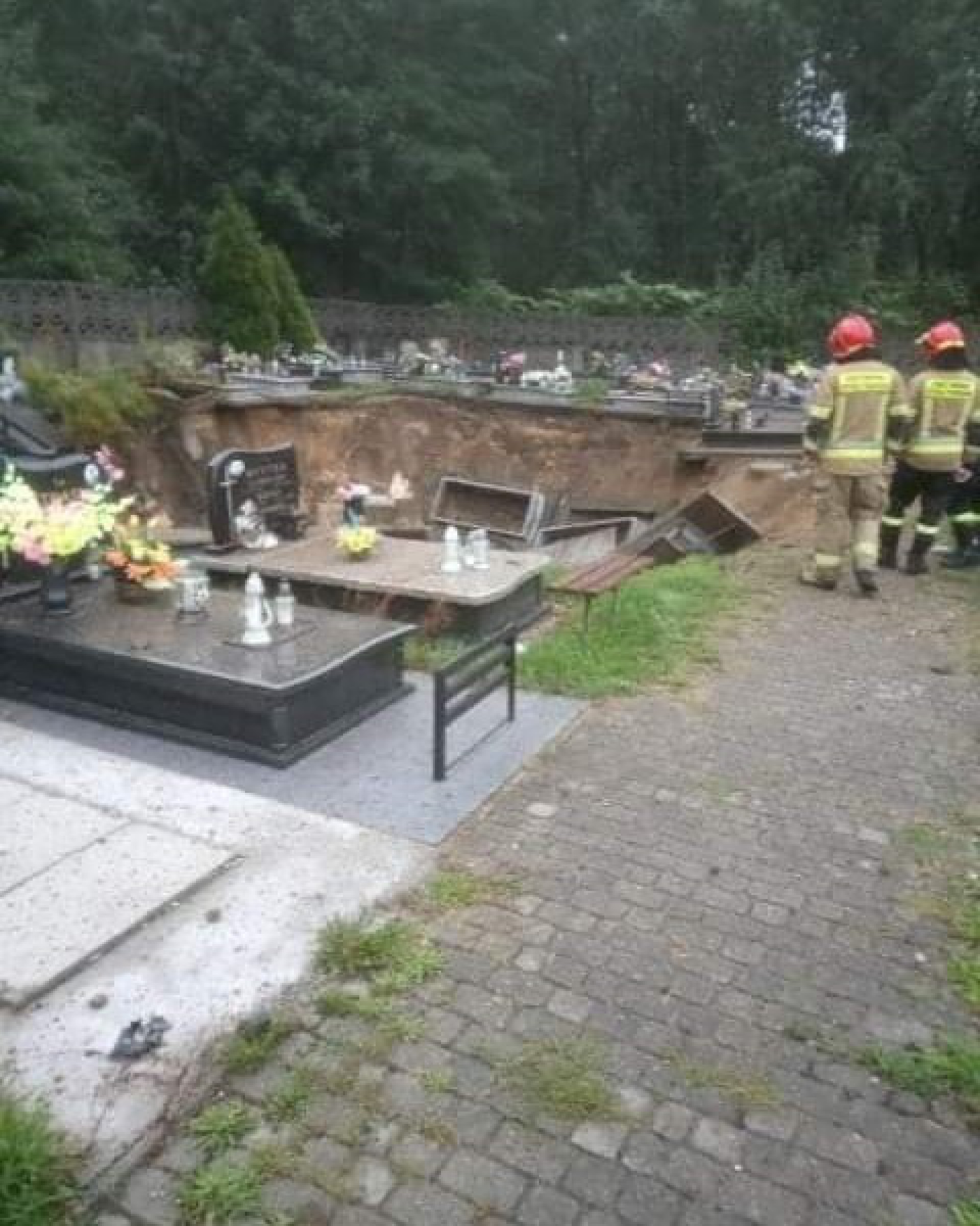 Cemitério fica em um local reservado, sem residências nas proximidades