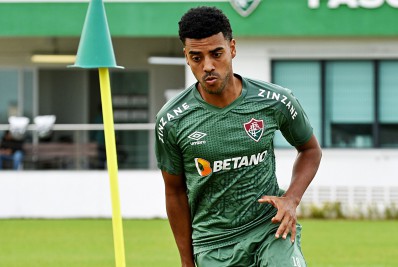 Fluminense adota cautela sobre Alan e reestreia segue sem previsão