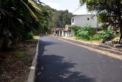 Magé em Obras: Rua Piraí recebe 12 caminhões de asfalto para não sofrer enchentes
