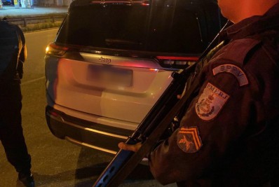 PM recupera carro roubado em São Gonçalo