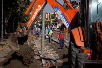 Construção de nova rede de água entra em etapa de pavimentação