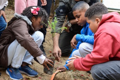 Secretaria de Meio Ambiente doa mudas nativas da Mata Atlântica