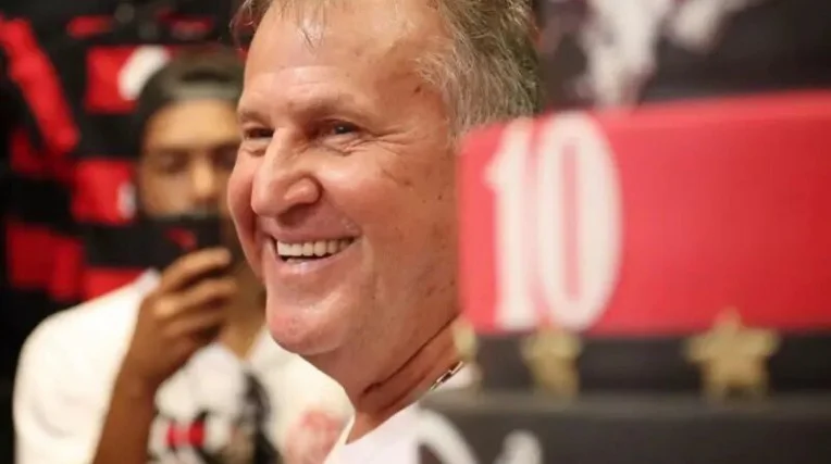 Apresentador exalta Zico e o coloca no mesmo patamar de Messi: 'Não tem diferença'