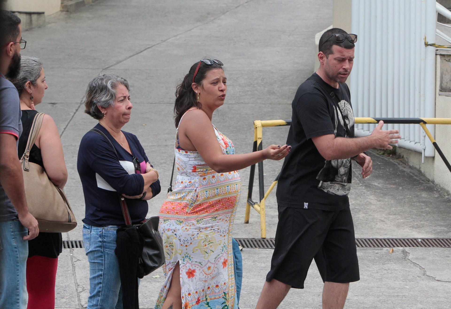 Esposa de Raphael, que est&aacute; gr&aacute;vida de oito meses, foi at&eacute; o hospital nesta quarta (21) - Reginaldo Pimenta/Ag&ecirc;ncia O Dia