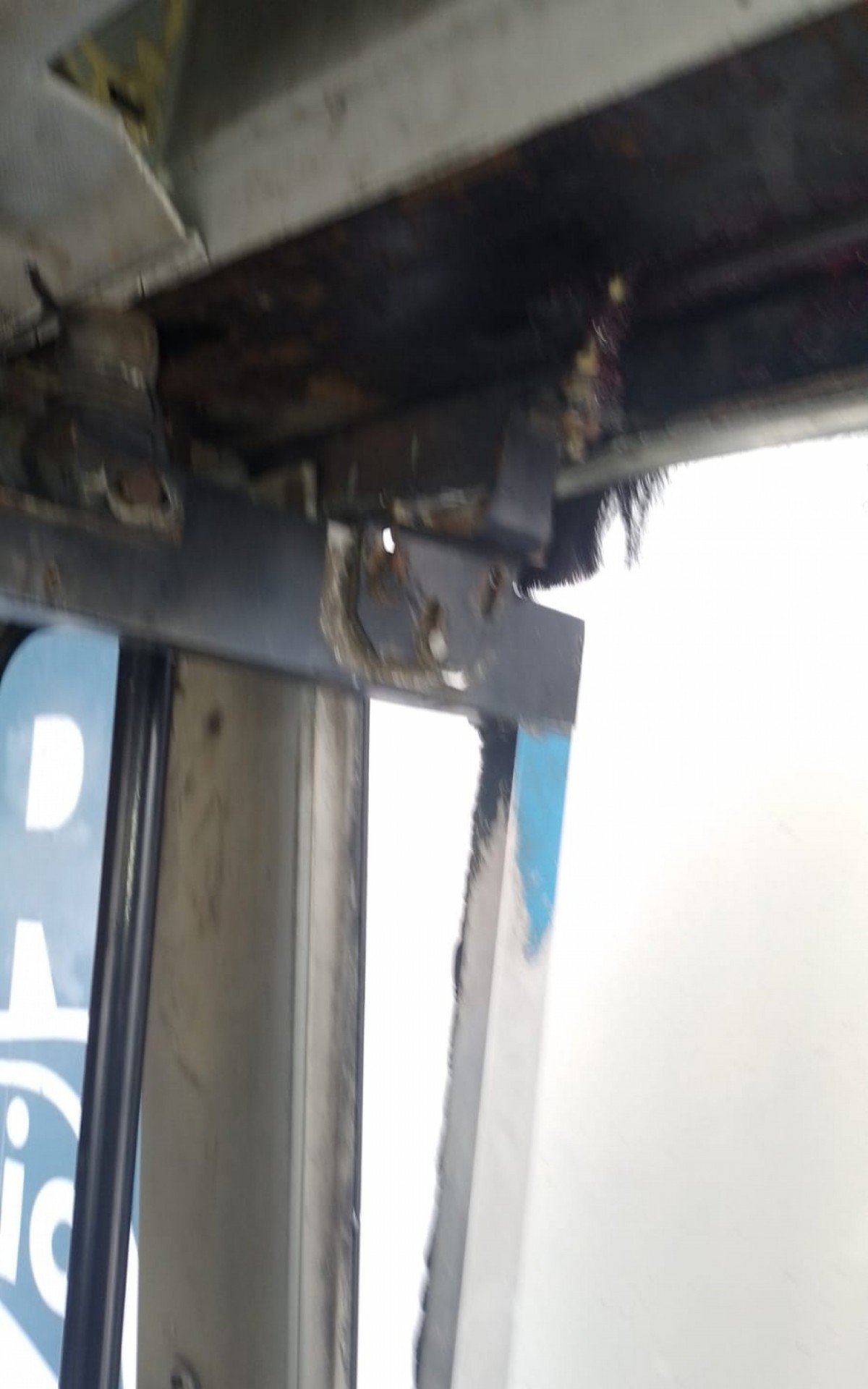 Ônibus da linha 53 A (Sulacap x Alvorada), do BRT, foi alvo de vandalismo nesta quinta-feira (22) - Divulgação