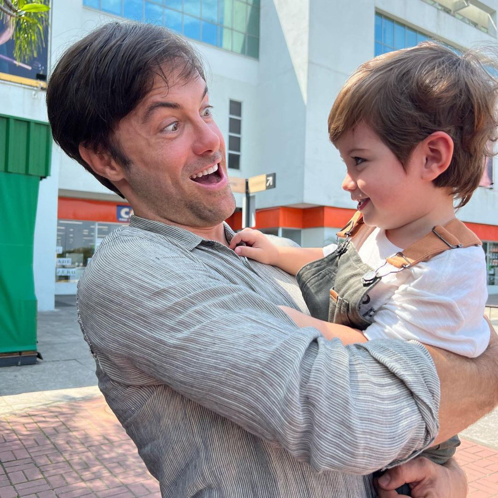 Kayky Brito com o sobrinho Antonio Enrico - Reprodução Internet