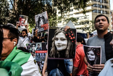 Estados Unidos impõem sanções a autoridades do Irã após morte de jovem