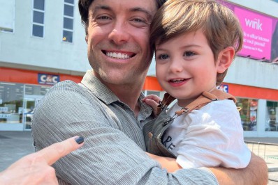 Sthefany Brito mostra filho e brinca: 'Vocês continuam achando que eu pari meu irmão?'