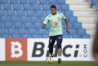 Jornal espanhol pede que Thiago Silva seja reserva na Seleção de Tite