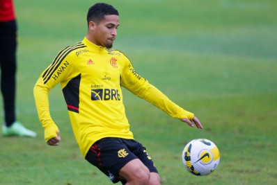 Volante do Flamengo, João Gomes pode receber proposta do Newcastle