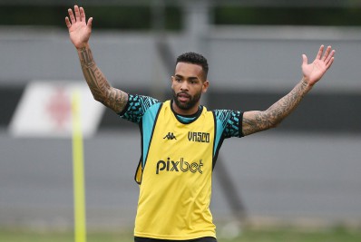 Situação tem reviravolta e Alex Teixeira fica perto de renovar com o Vasco até o fim de 2023