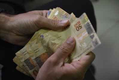Menos da metade dos reajustes salariais fica abaixo do INPC em agosto