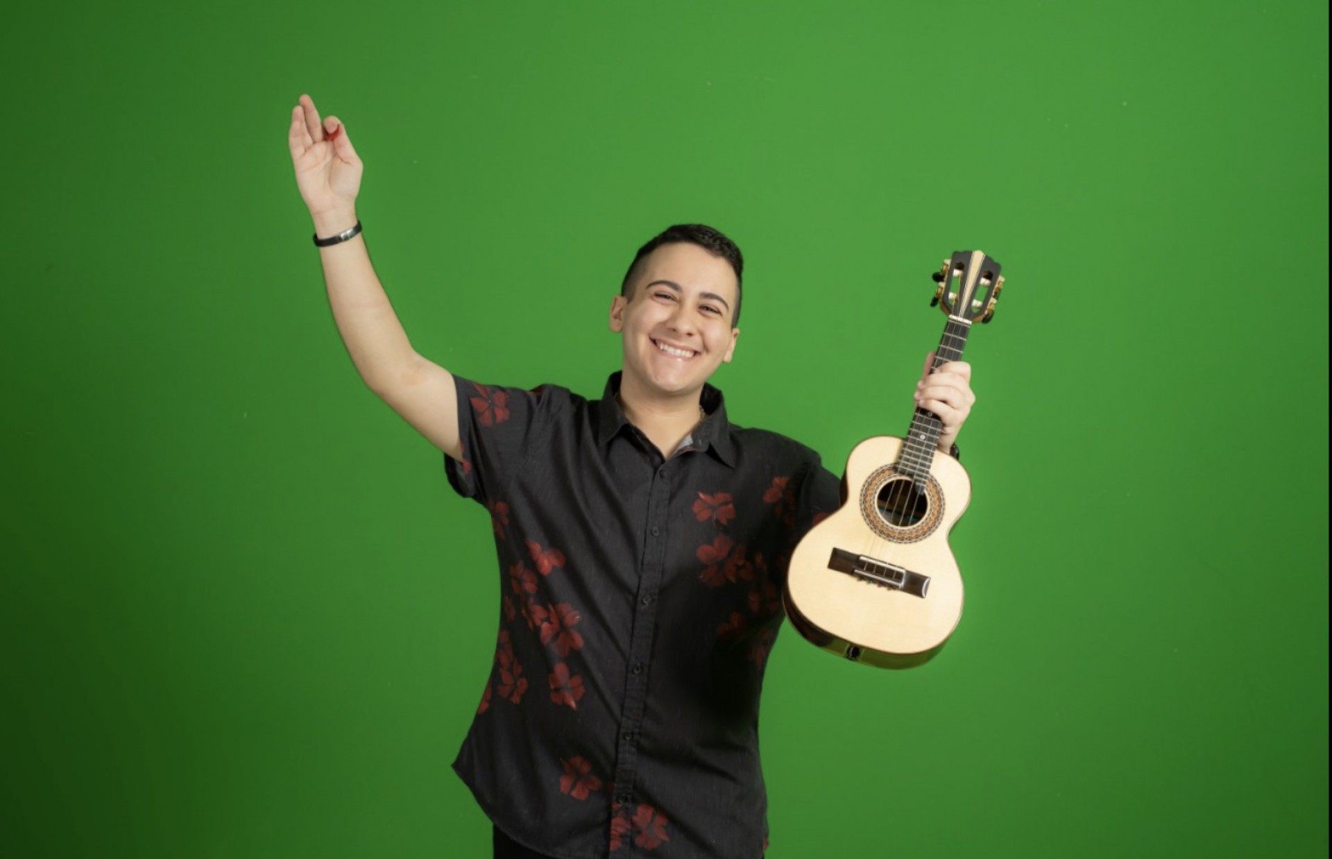 Neste sábado, Enzo Belmonte será anunciado como novo intérprete oficial da Vizinha Faladeira  - Leo Queiroz