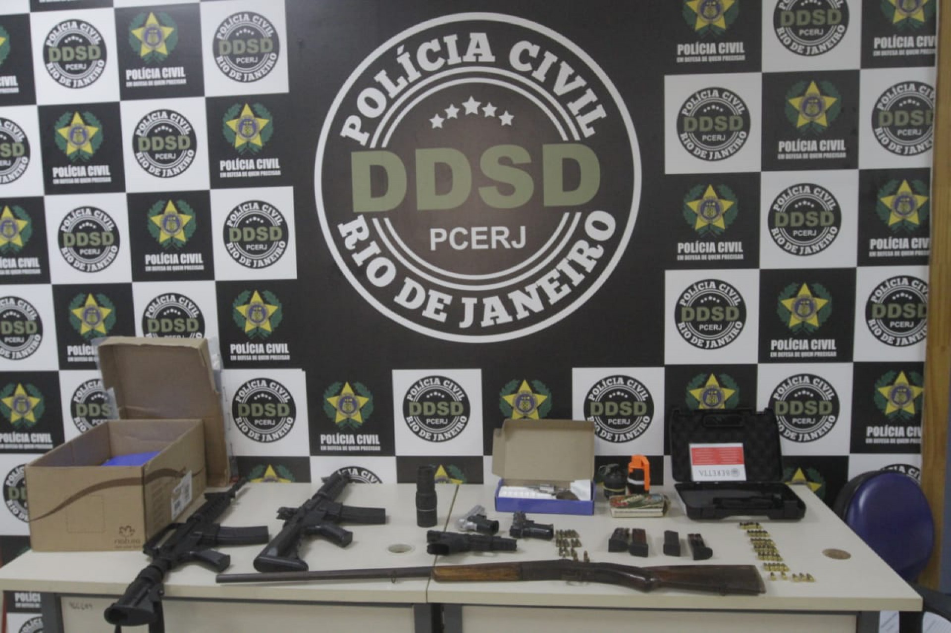 Armas apreendidas durante a operação conjunta - Marcos Porto/Agência O Dia