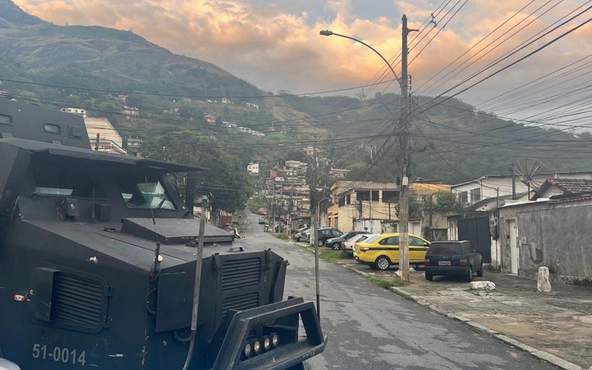 PM reforçou o policiamento no Morro do Fubá nesta sexta-feira, por conta de guerra entre criminosos - Divulgação/Polícia Militar