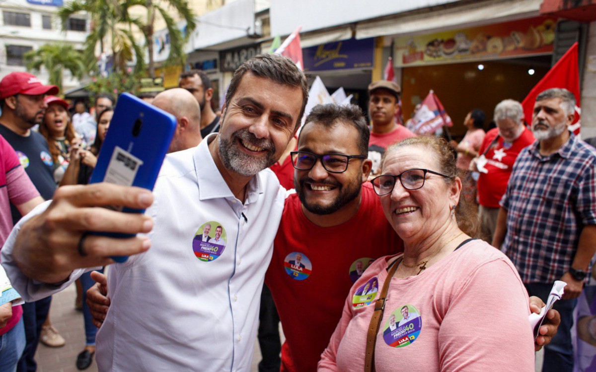 Freixo com apoiadores em Magé - Marcio Menasce