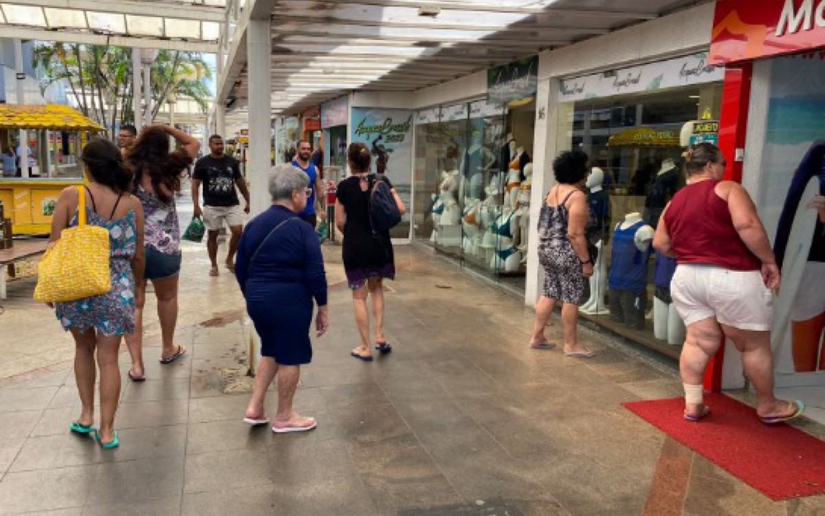 Cabo Frio recebe o Sunset Desfile Moda Praia, na Rua dos Biqu&iacute;nis
