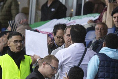 Arrascaeta começa no banco em derrota do Uruguai para o Irã